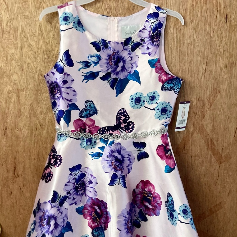 Brand new never worn floral, sleeveless, A-line lined dress by Emily Rose Sz 10